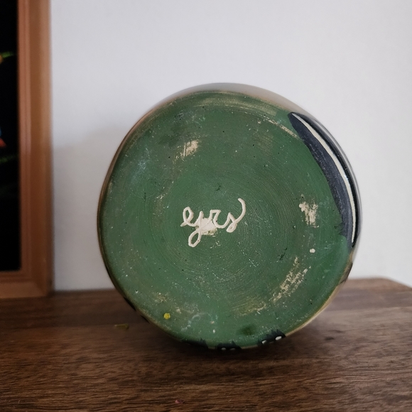 Green Glazed Small Lines & Curves Design Clay Planter - Picture 2 of 5